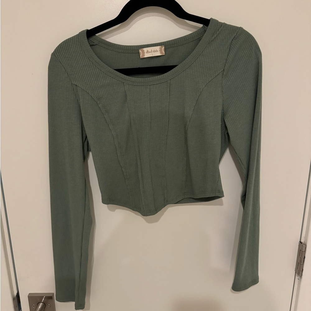 Green crop top long sleeve